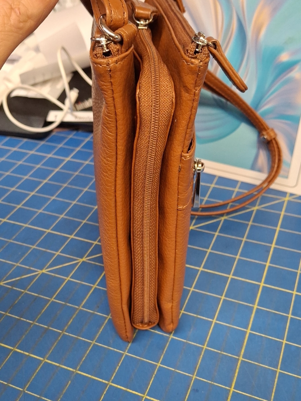 Giani Bernini Triple-Zip Pebble Leather Dasher Crossbody Cognac NWOT - Picture 6 of 13